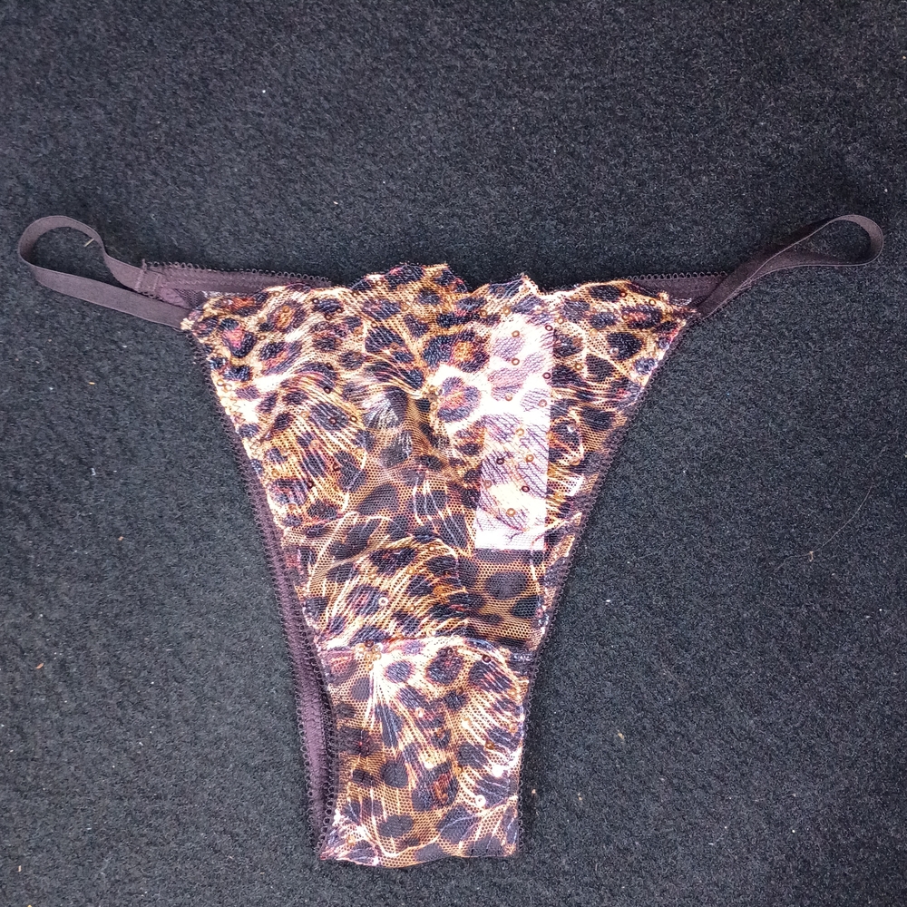 Victoria's Secret Very Sexy Geo Leo Embroidery V-String & Brazilian Panties - Picture 8 of 11